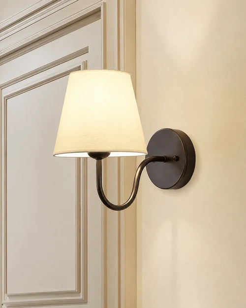 Applique Murale Classique à Abat-Jour en Tissu Blanc — Style Rétro Chic | HAUSSMANN™