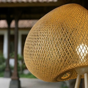 Lampadaire Trépied en Rotin Artisanal ROTINA – Design Bohème pour Salon ou Chambre