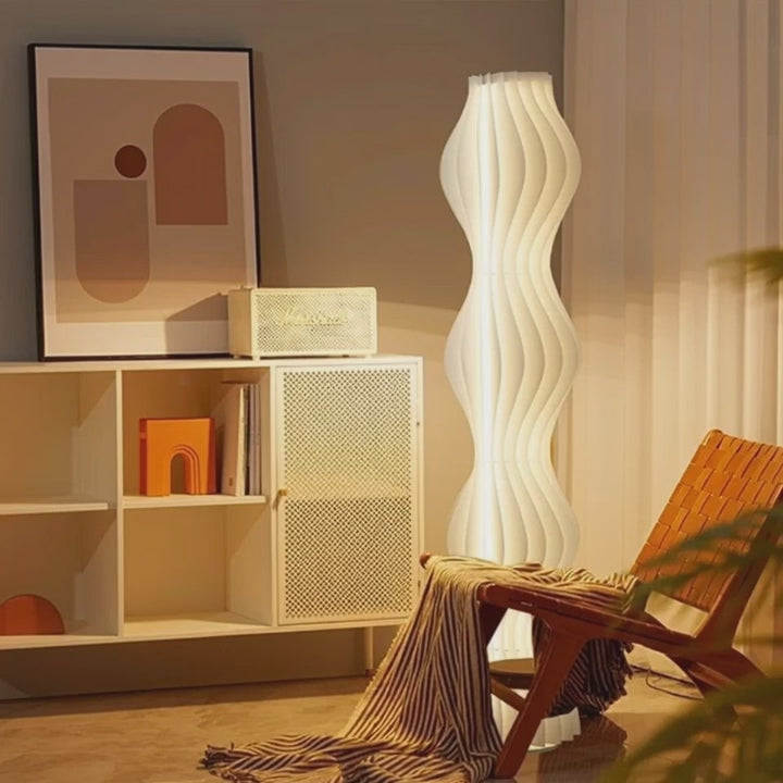 Lampadaire Design Sculptural Ondulé Moderne en Métal pour Salon | LYSIA™