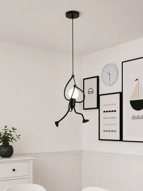 Suspension Artistique Petit Homme en Fer Noir — Luminaire Design Original Créatif | FUNAMBULE™