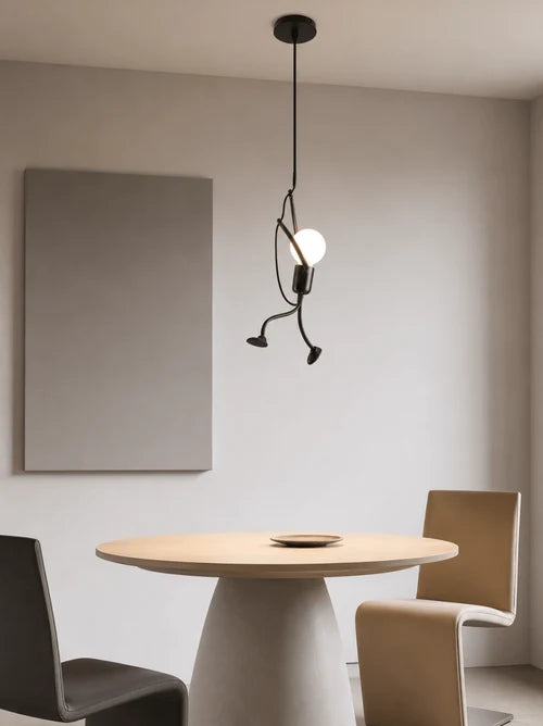 Suspension Artistique Petit Homme en Fer Noir — Luminaire Design Original Créatif | FUNAMBULE™